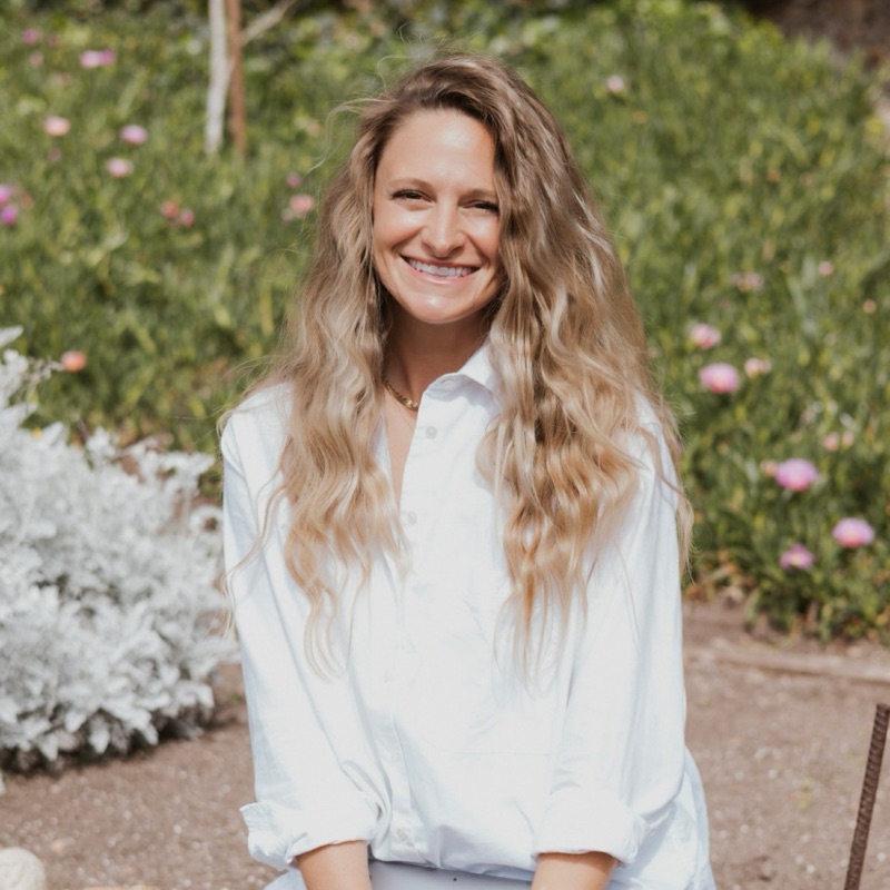 Jeanette Pelizzon smiling in a garden